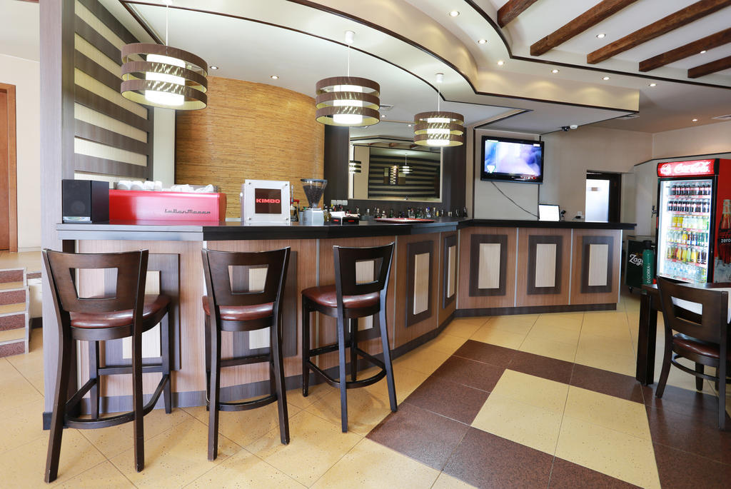 Acropolis Hotel Пазарджик Экстерьер фото